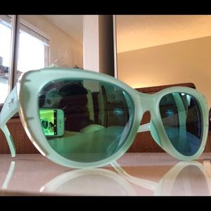 Goodr cat eye sunglasses